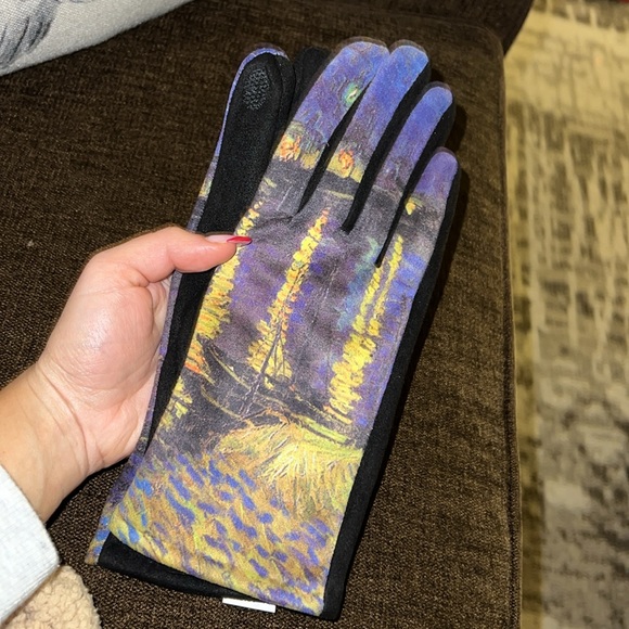 Gloves - Picture 4 of 5